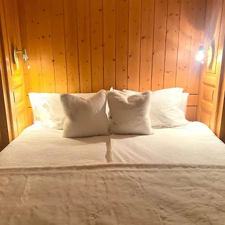 Apartment Sanctuary- Panoramic Views-ensuite-spa-gym *