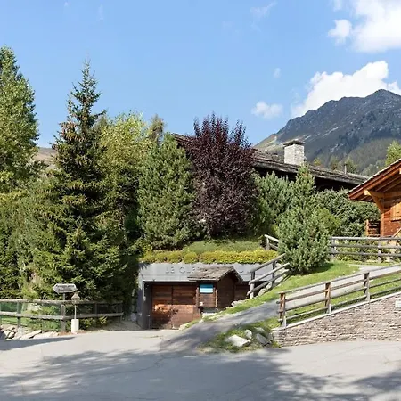Sanctuary- Panoramic Views-ensuite-spa-gym *