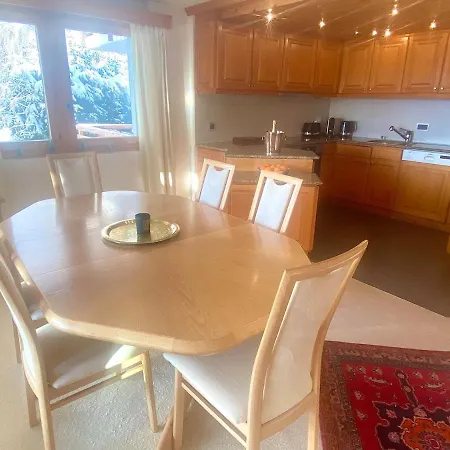 Sanctuary- Panoramic Views-ensuite-spa-gym Apartment *